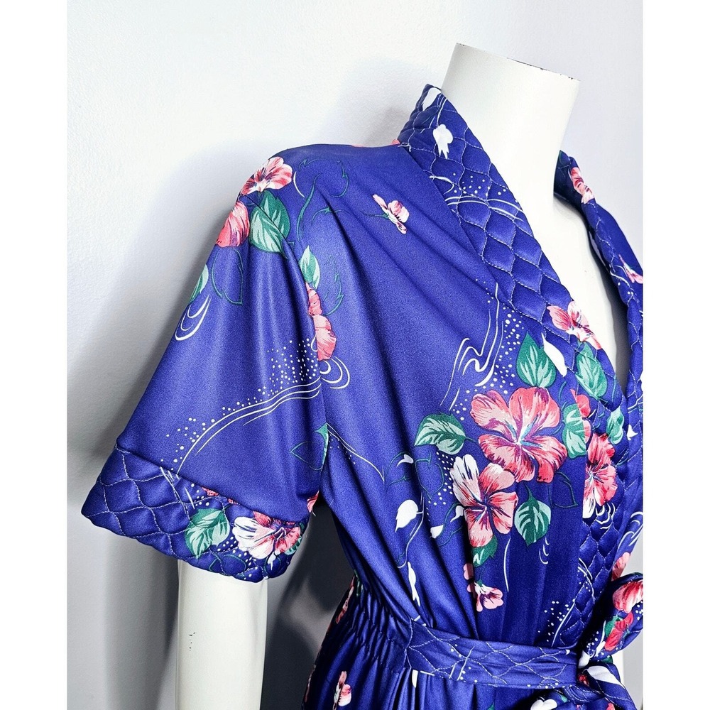 Vintage Quilted Robe - Picture 4 of 10